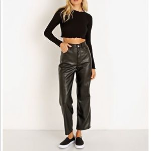 Levi's
FAUX LEATHER RIBCAGE STRAIGHT PANTS